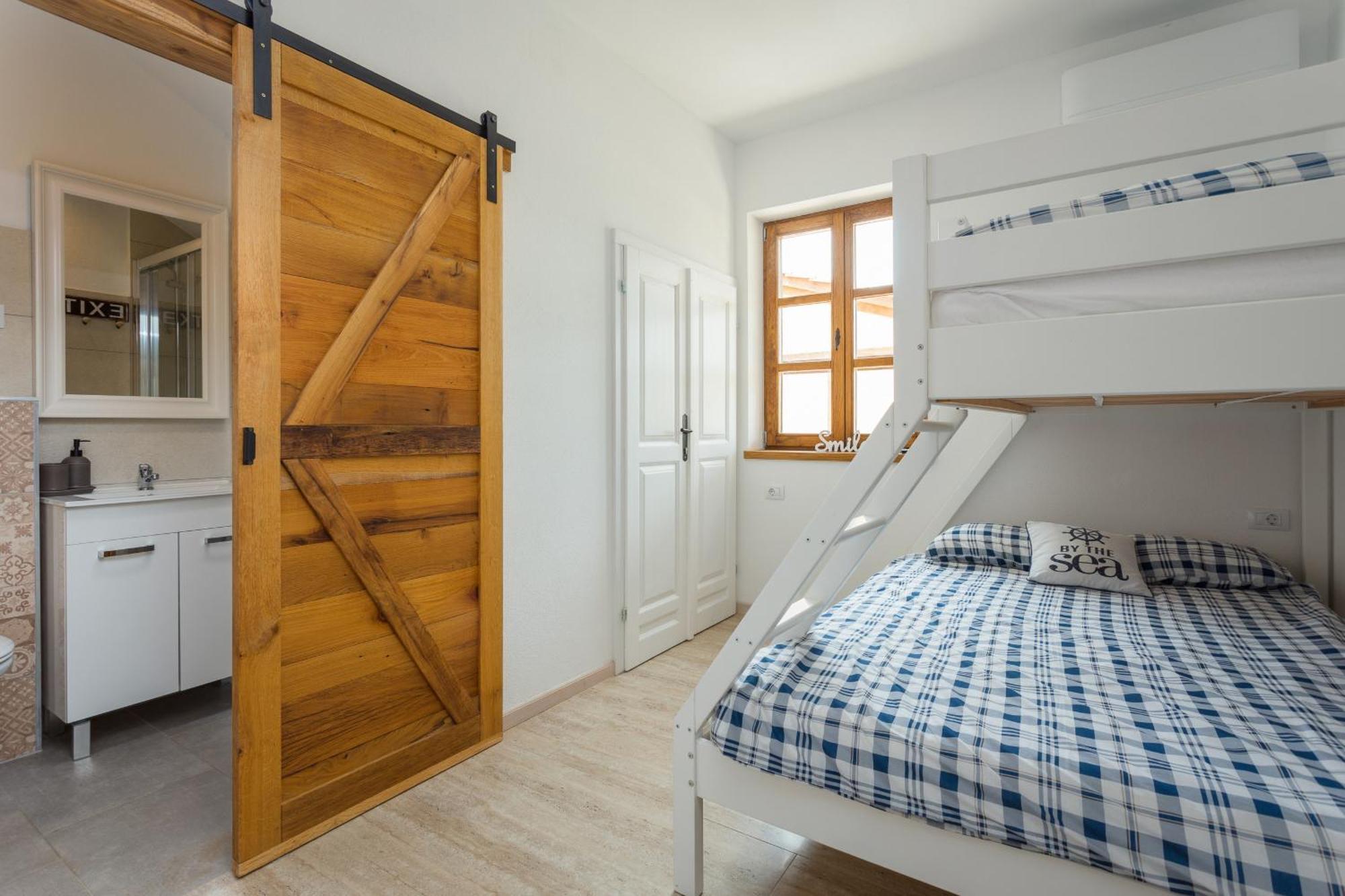 Villa Cirka In Central Istria For 14 Persons With Pool Heating & Pool Table Svetvinčenat Exterior foto