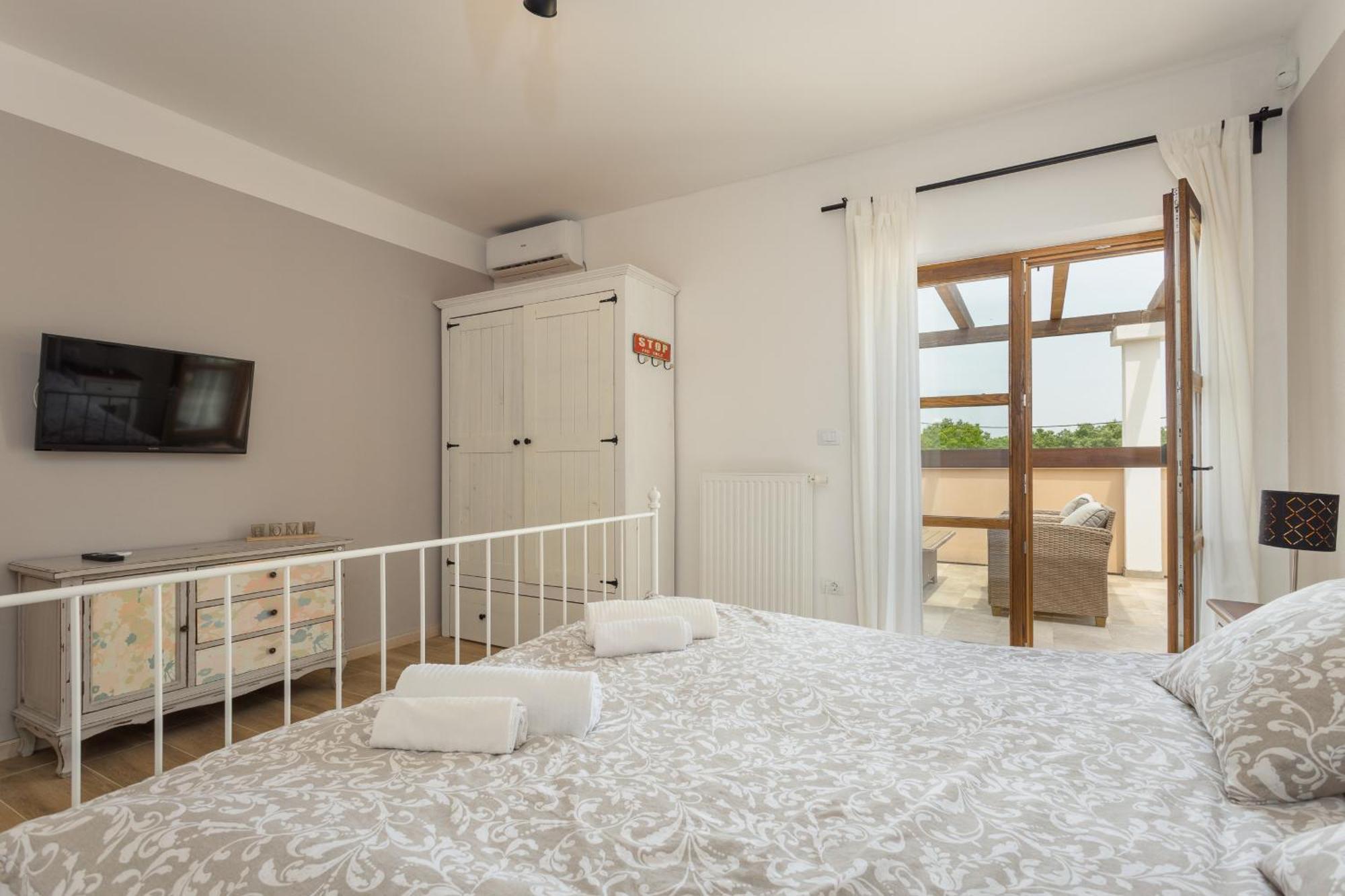 Villa Cirka In Central Istria For 14 Persons With Pool Heating & Pool Table Svetvinčenat Exterior foto