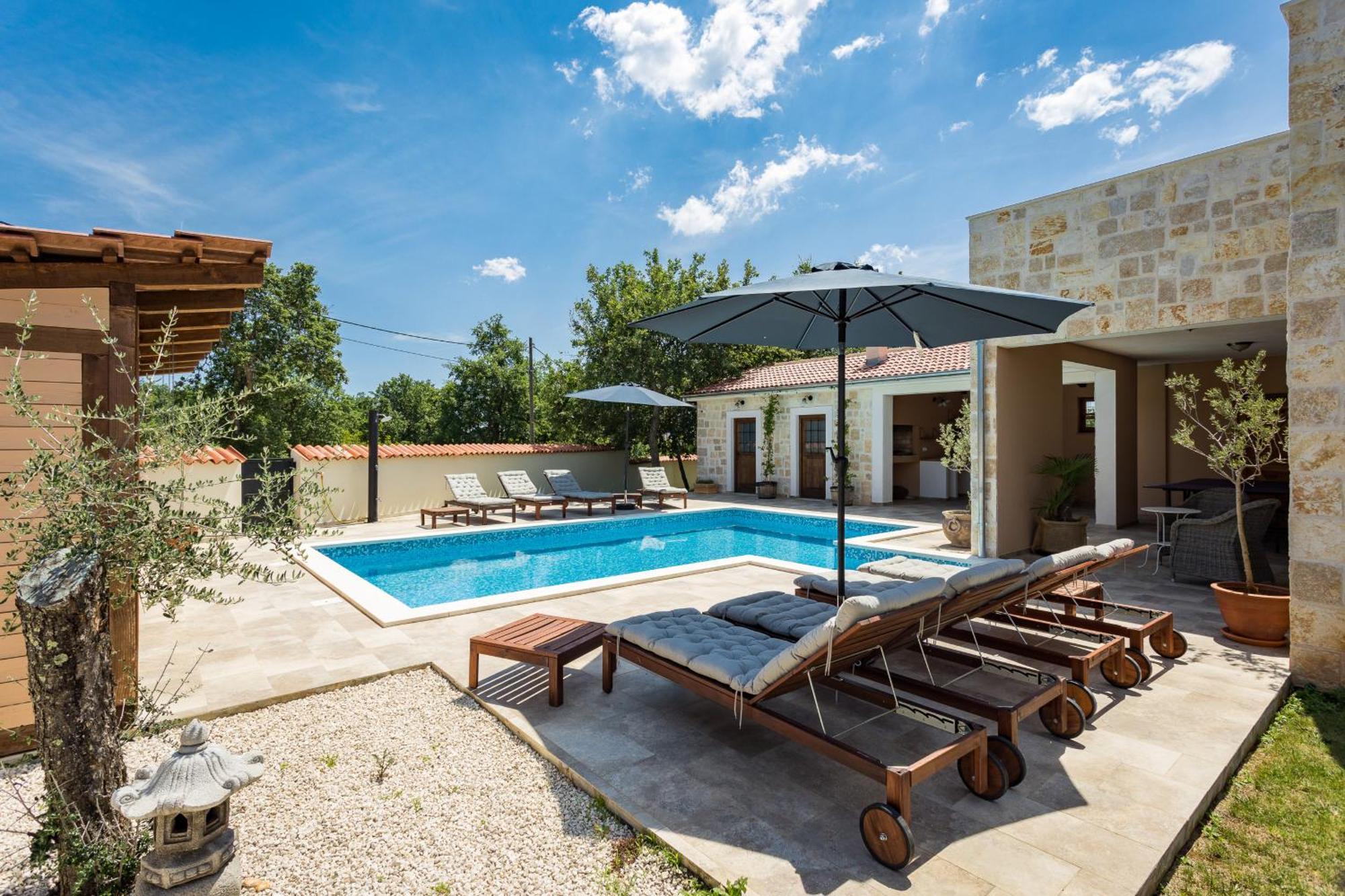 Villa Cirka In Central Istria For 14 Persons With Pool Heating & Pool Table Svetvinčenat Exterior foto