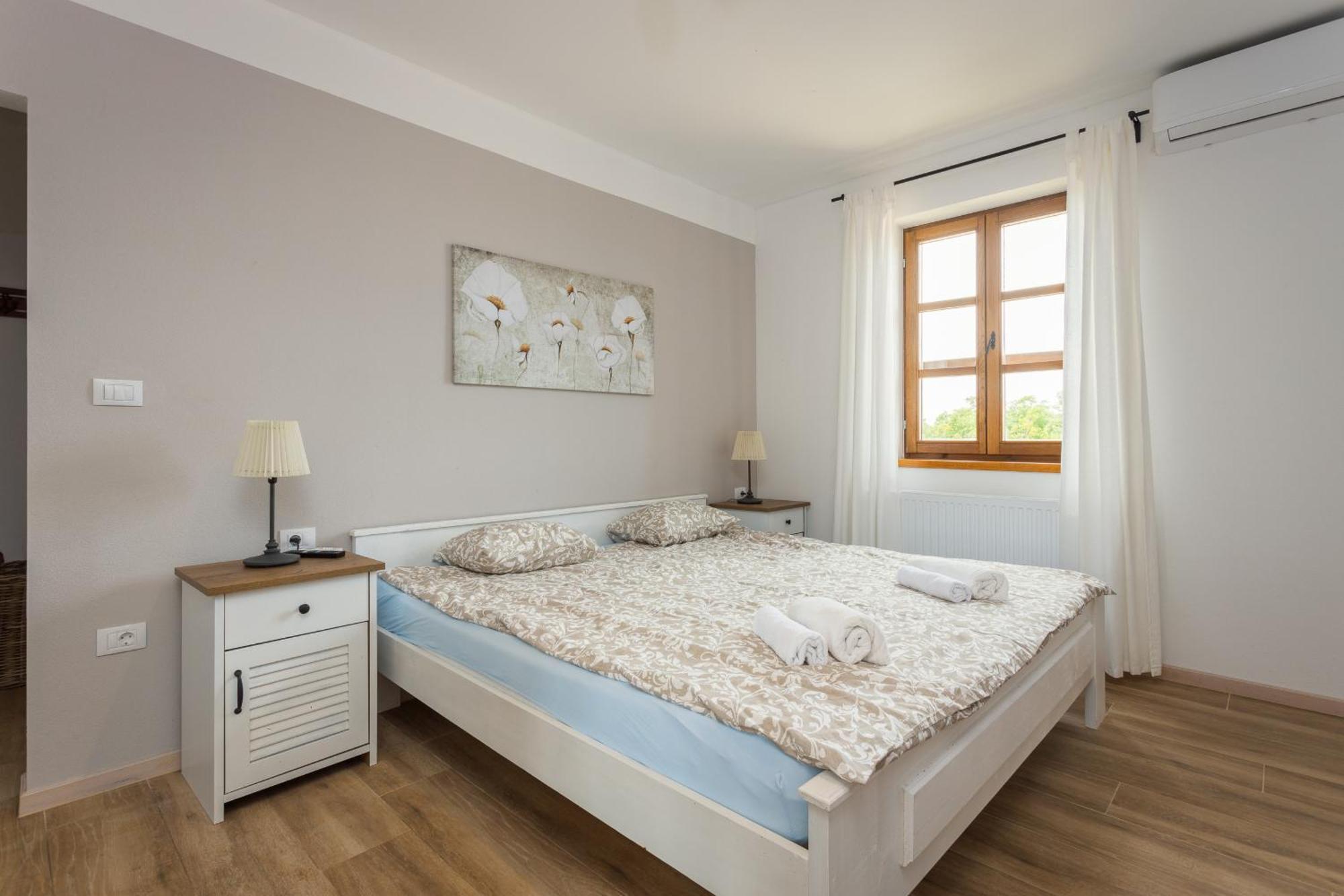 Villa Cirka In Central Istria For 14 Persons With Pool Heating & Pool Table Svetvinčenat Exterior foto